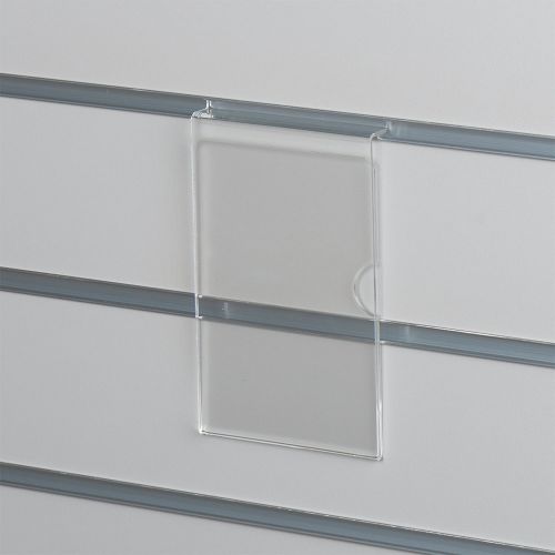 Skilteholder i klar akryl for panelplader - A6 stående<br />passer til format 10,5 x 15 cm papir